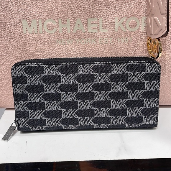 Michael Kors Men’s Women’s Cooper Tech Zip Around Continental Wallet
Black Multi - Picture 2 of 16